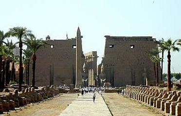 20090505152803-luxor-temple-facade-tb-n110500.jpg